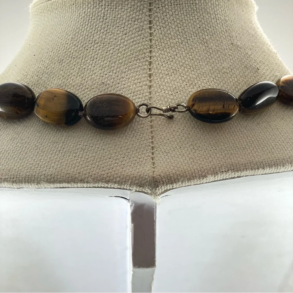 Stunning Oval Tigers Eye Beaded Unsigned Artisan Statement Necklace Knotted